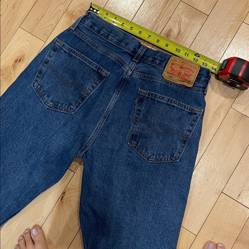 Levi’s 505 measurements in listing. Fit me size 4-6